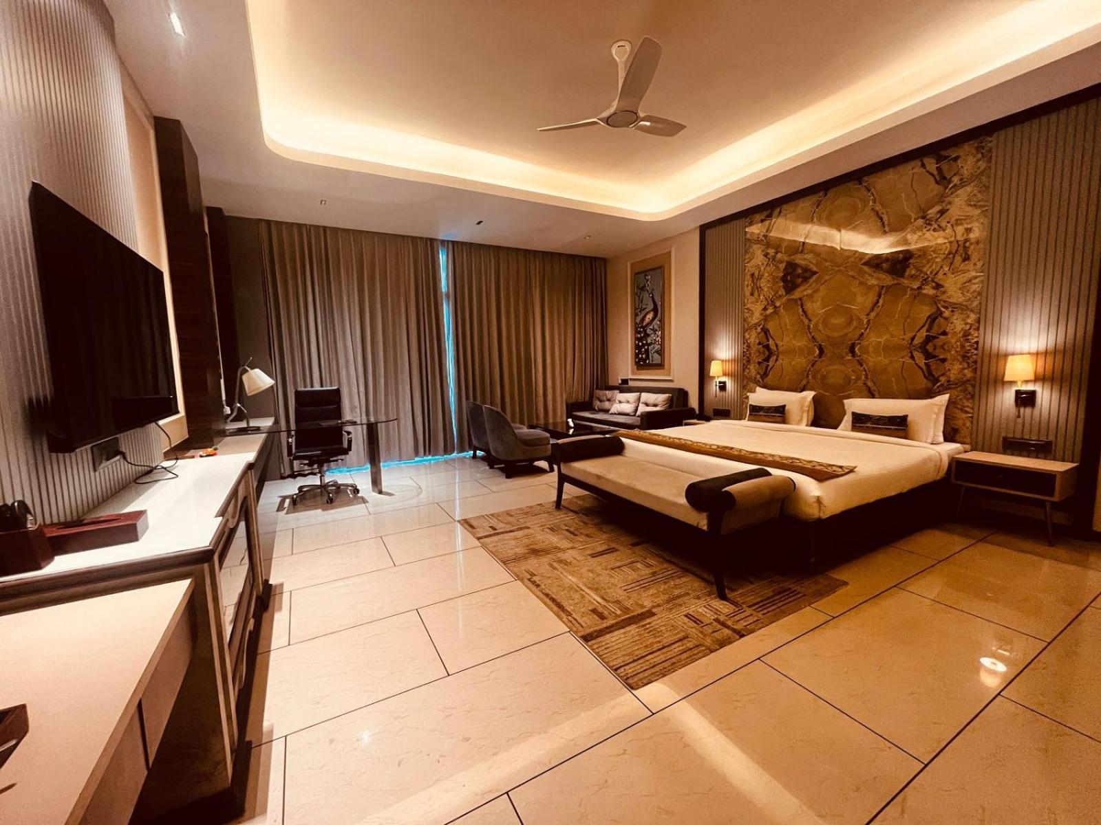 Lokesh Hotel Talai  ภายนอก รูปภาพ